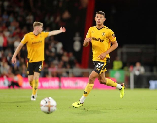 大罗与阿尔卡拉斯切磋网球，还赠送其签名巴西球衣（大罗与阿尔卡拉斯网球过招，亲赠签名巴西队球衣）