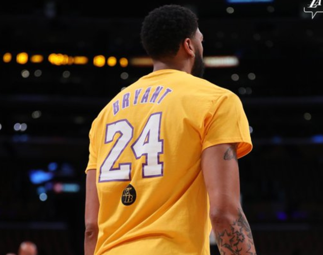 经纪人：因西涅仍配得上高水平联赛，拉齐奥对他感兴趣（经纪人称因西涅仍具顶级联赛竞争力，拉齐奥有意引进）