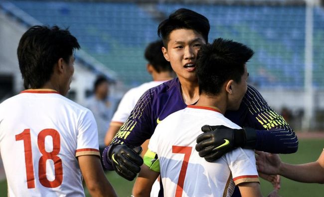 尤文跟队：加蒂扭伤膝盖，今天将接受检查（尤文随队消息：加蒂膝盖扭伤，今日将接受检查）