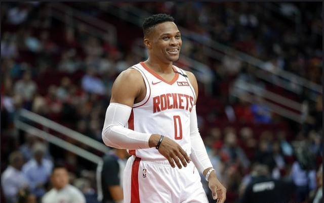 迷失！浓眉一度8中0&全场9中1贡献2分8篮板6助攻（手感冰冷！浓眉一度8投全失，全场9投仅中1，贡献2分8篮板6助攻）