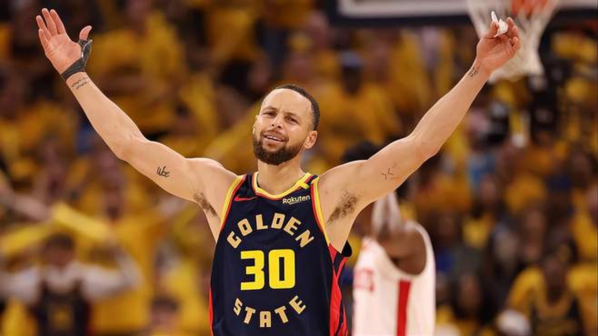 门将关键扑救锁定胜局（门将神勇一扑定胜负）