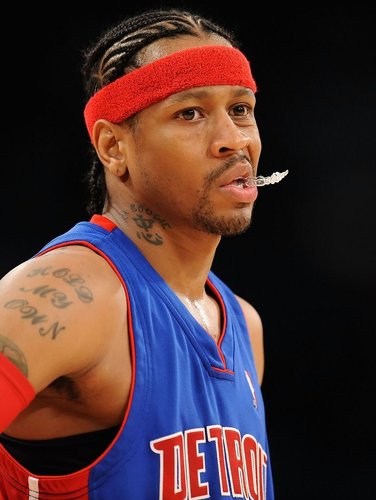 最近11场比赛，快船仅获2胜9负，战绩堪忧（快船近11场仅2胜9负，形势不容乐观）