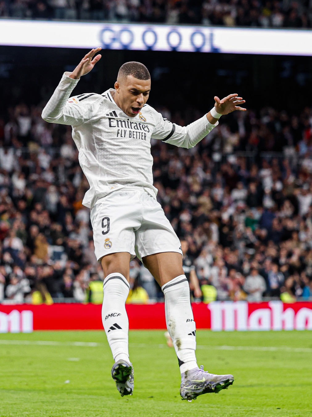 洛里：温哥华的人造草皮质量太差，在这样的场地比赛不可接受（洛里怒批温哥华人造草皮：质量不过关，难以接受在此作战）