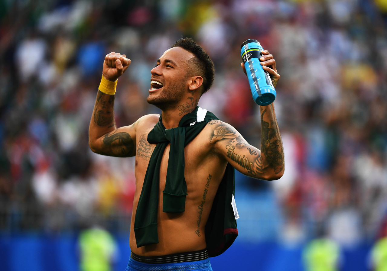 邮报：至少12家俱乐部想租梅努，但球员仍优先考虑那不勒斯（邮报：12支球队欲租借梅努，球员仍将那不勒斯作为首选）