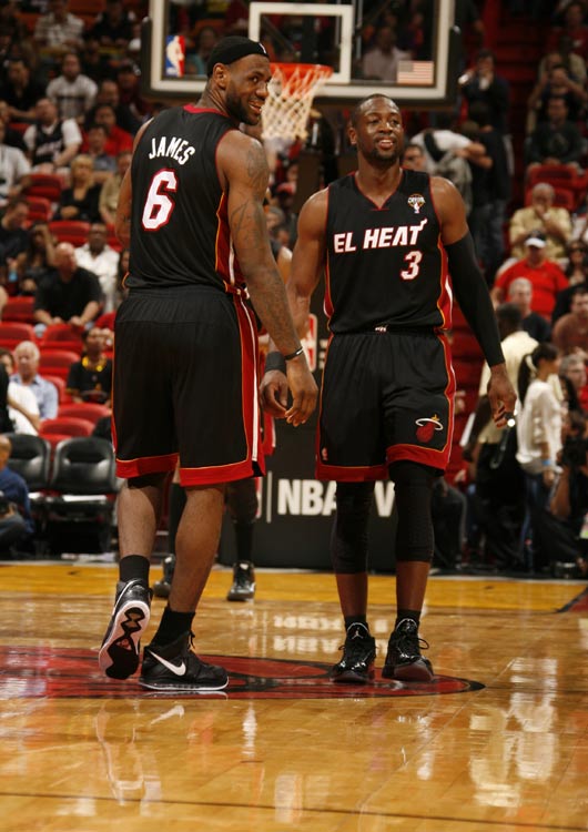 2025年铜梁龙主场场均观众超1.5万人，间接拉动消费约11亿元（2025年铜梁龙主场均观众逾1.5万，带动约11亿元消费）